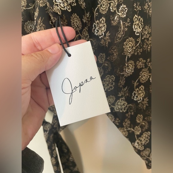 Japna Wrap Around Crop Top with Floral Print - Picture 7 of 9